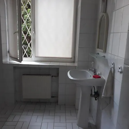 Macedonia * ワルシャワ