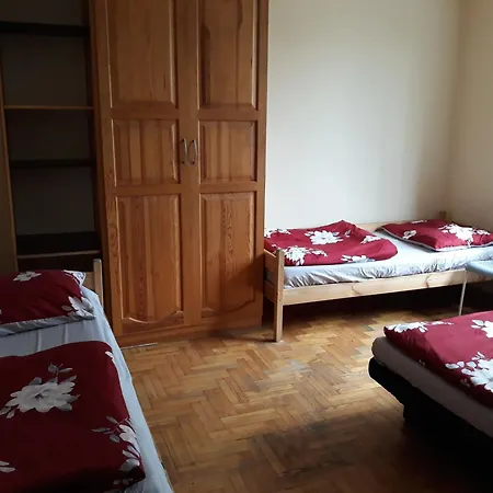 Macedonia * Varsó