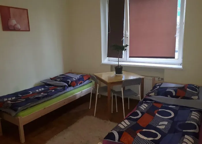 Macedonia * وارسو