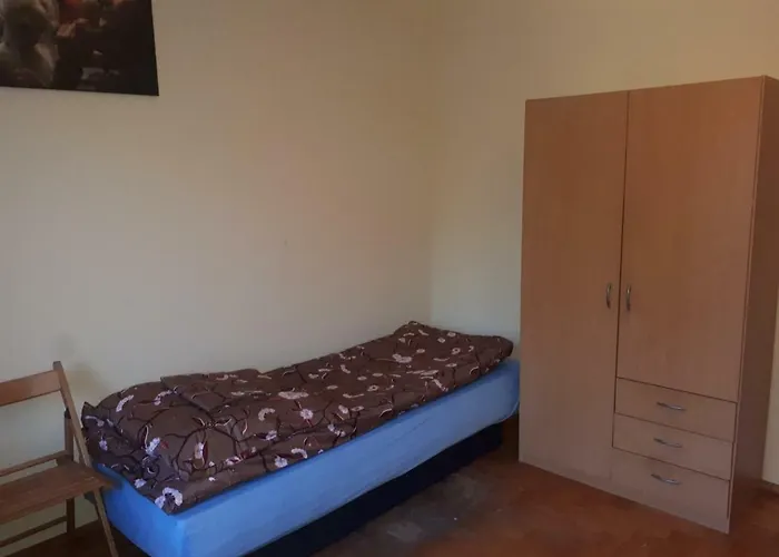 Macedonia * وارسو